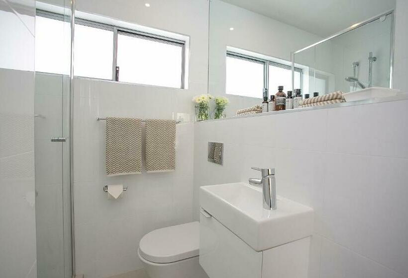 Студия Стандарт, 10 Hastings Street Motel