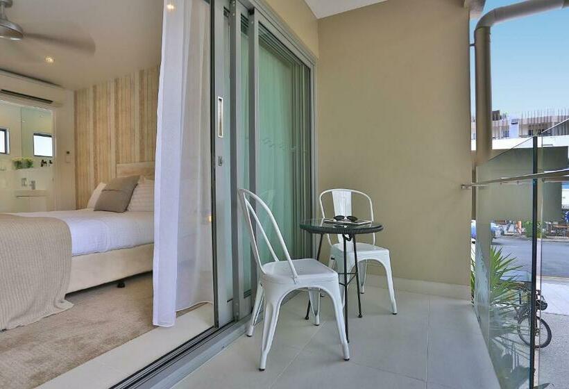 Студия Стандарт, 10 Hastings Street Motel