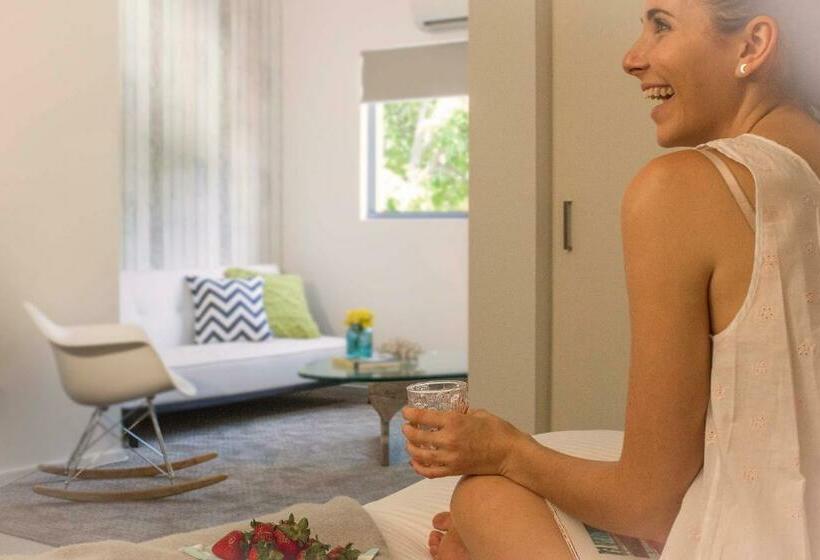 Студия Стандарт, 10 Hastings Street Motel