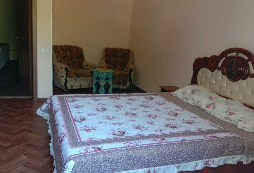 اتاق خانوادگی, Guest House Sharq 21