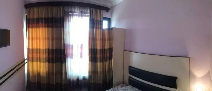 اتاق لوکس, Arm Hostel