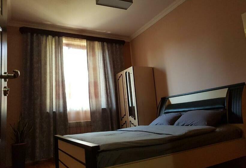 이코노미 룸, Arm Hostel