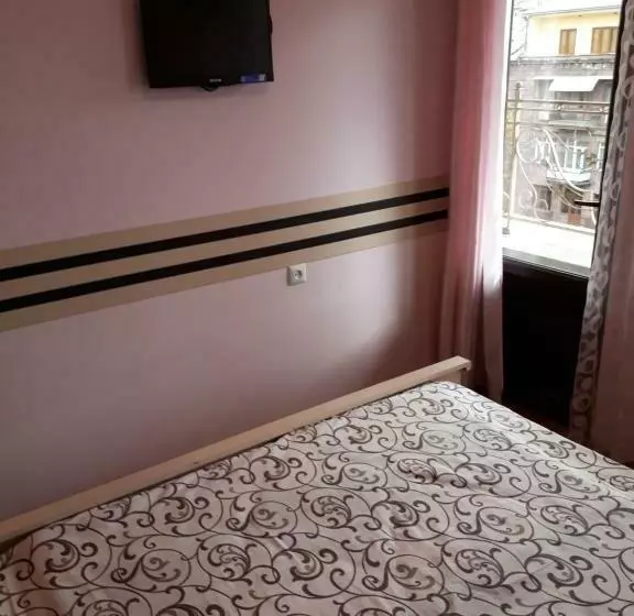 اتاق لوکس, Arm Hostel