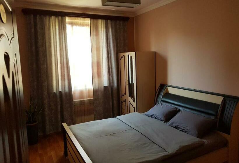 이코노미 룸, Arm Hostel