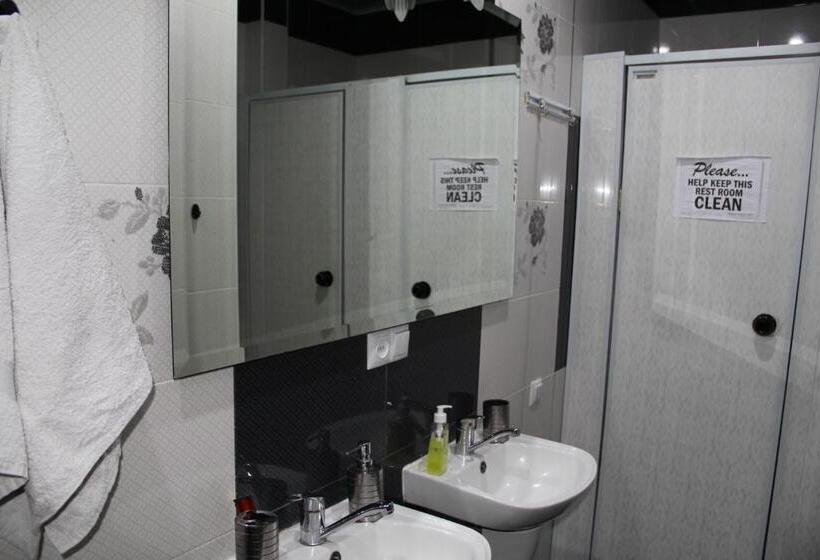 공동 객실, Arm Hostel