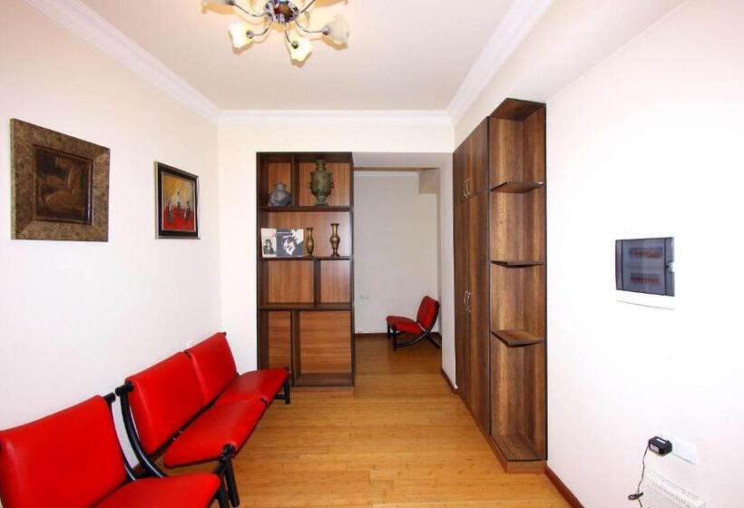 침실 1개 아파트, Arm Hostel