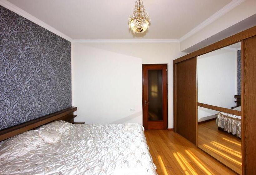 침실 1개 아파트, Arm Hostel