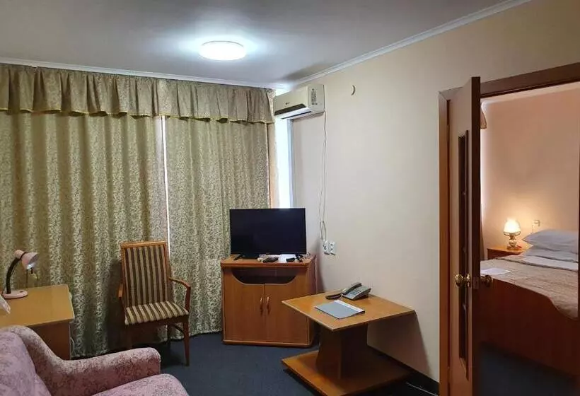 اتاق سوپریور, Aktobe