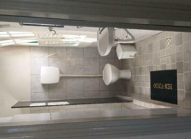 标准单人间, Central