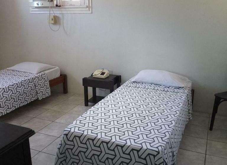 标准单人间, Central