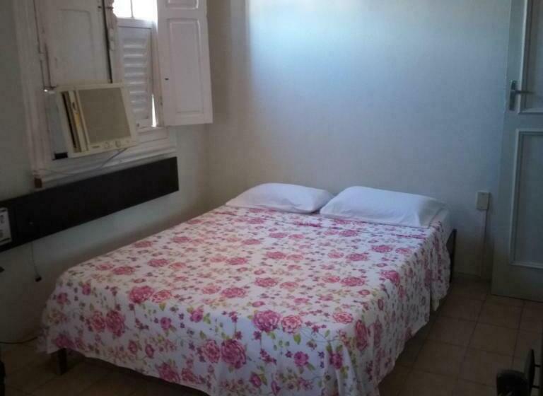 标准单人间, Central