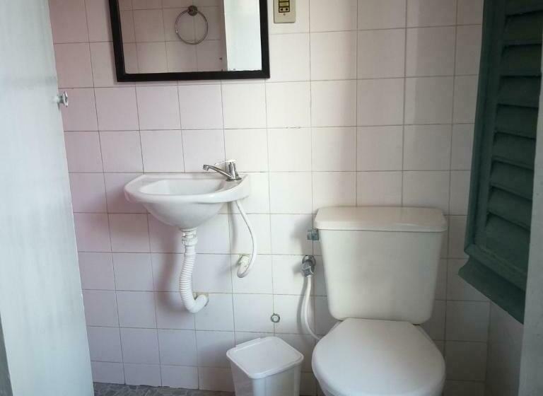 标准单人间, Central