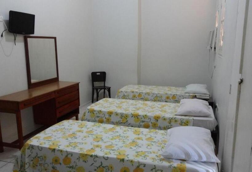 标准三人间, Central