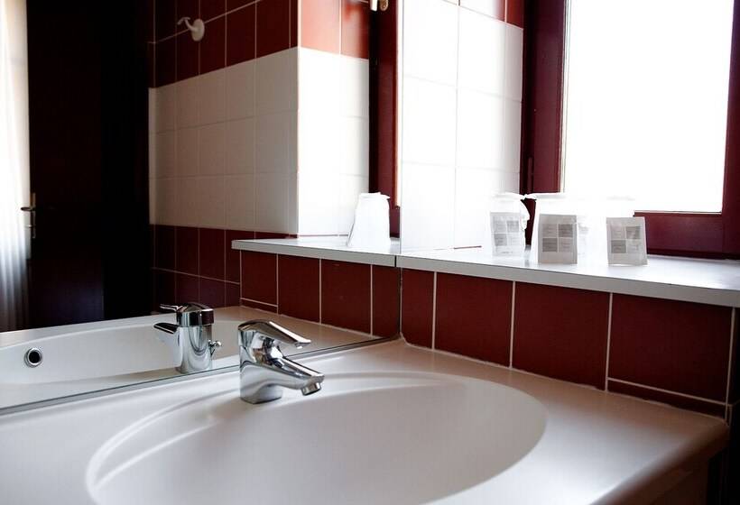 Standard 3 Pers. Værelse, Logis Hôtel Du Commerce