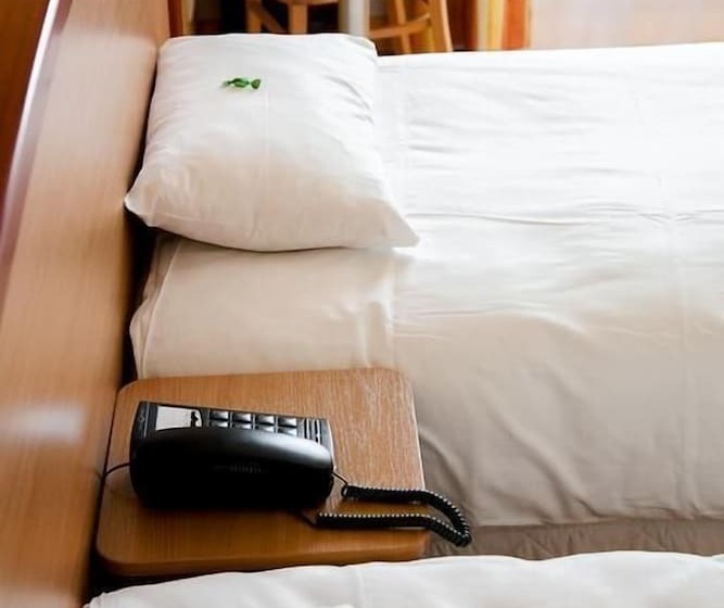 Standard Værelse, Logis Hôtel Du Commerce