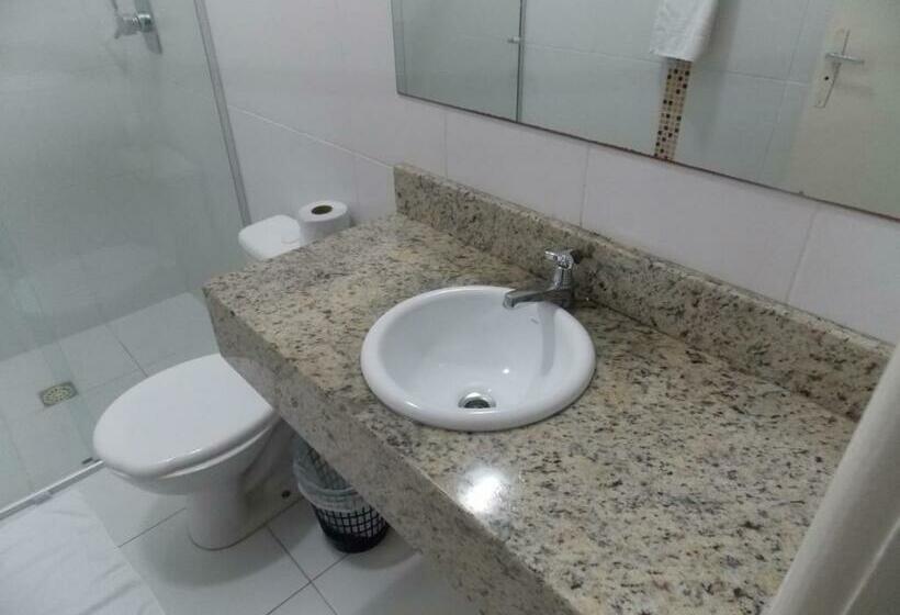 اتاق استاندارد سه نفره, Mattes