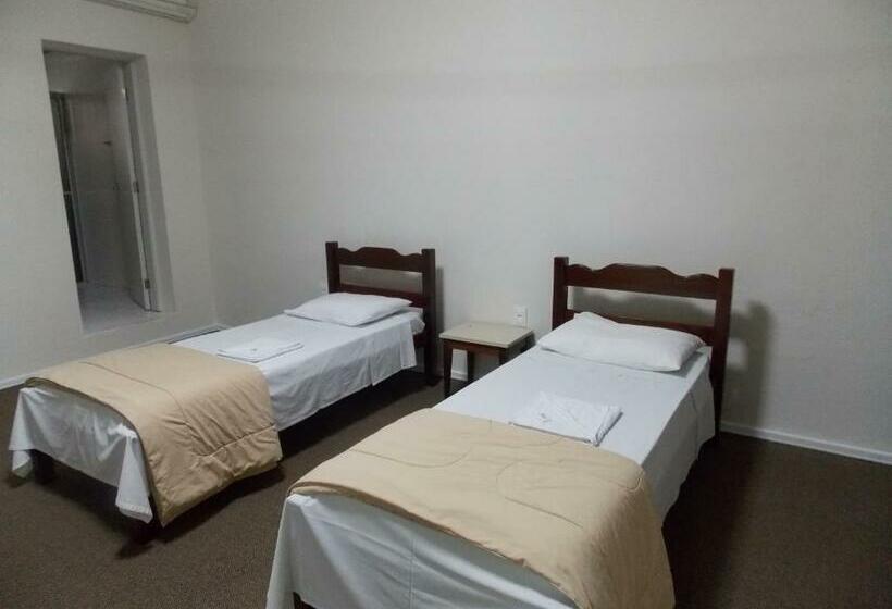 اتاق استاندارد چهار تخته, Mattes