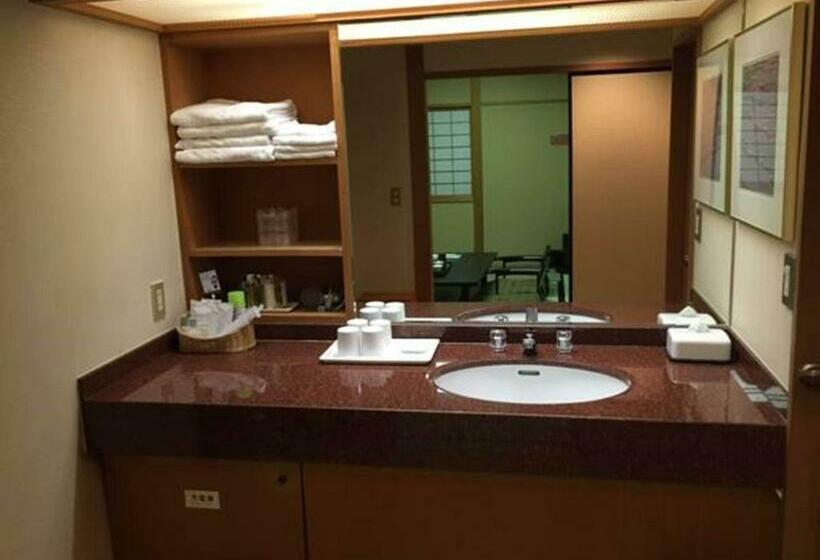 חדר סטנדרט, New Omi