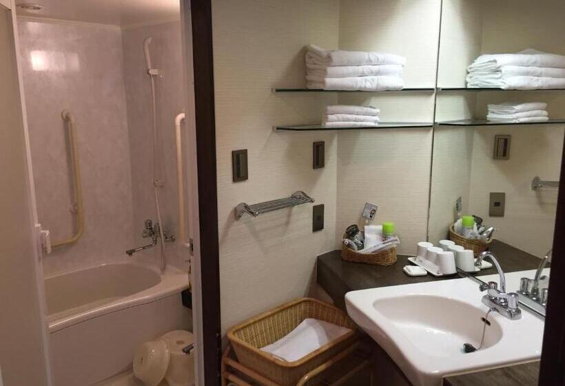 חדר משפחתי, New Omi