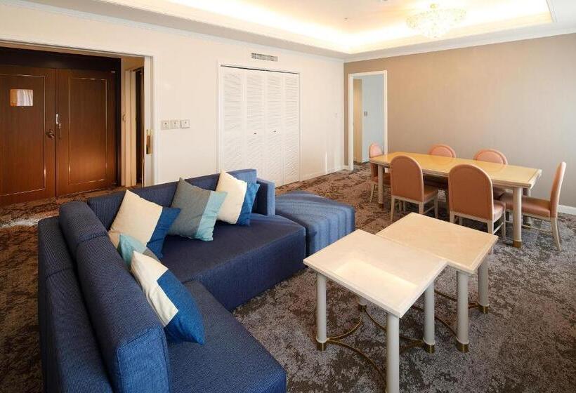 סוויטת סופריור, New Omi