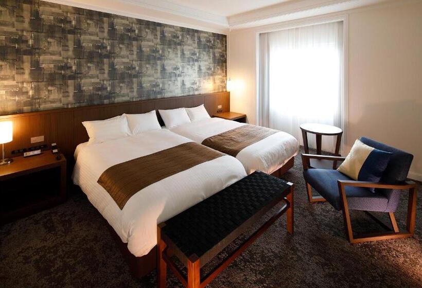 סוויטת סופריור, New Omi