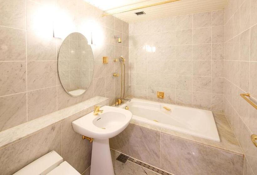 סוויטת סופריור, New Omi