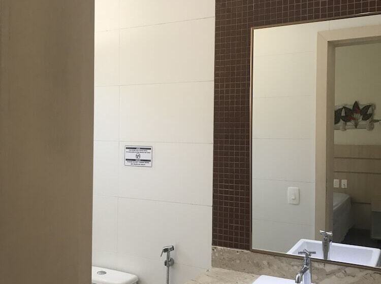 חדר סטנדרט לשלושה, Palace