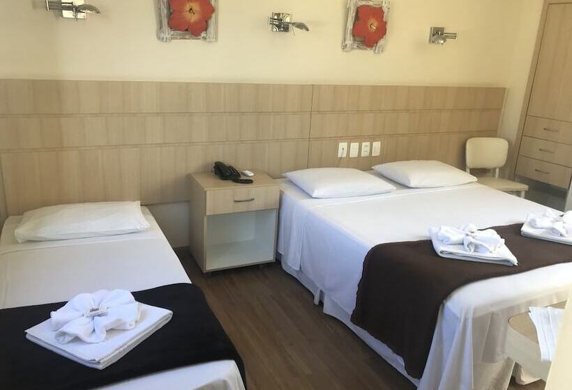 חדר סטנדרט לשלושה, Palace