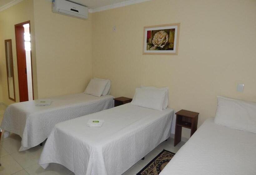 غرفة قياسية ثلاثية, São Judas