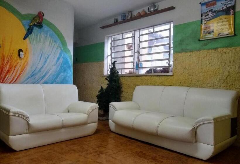 חדר אקונומי לשלושה, Praieiro Hostel Albergue