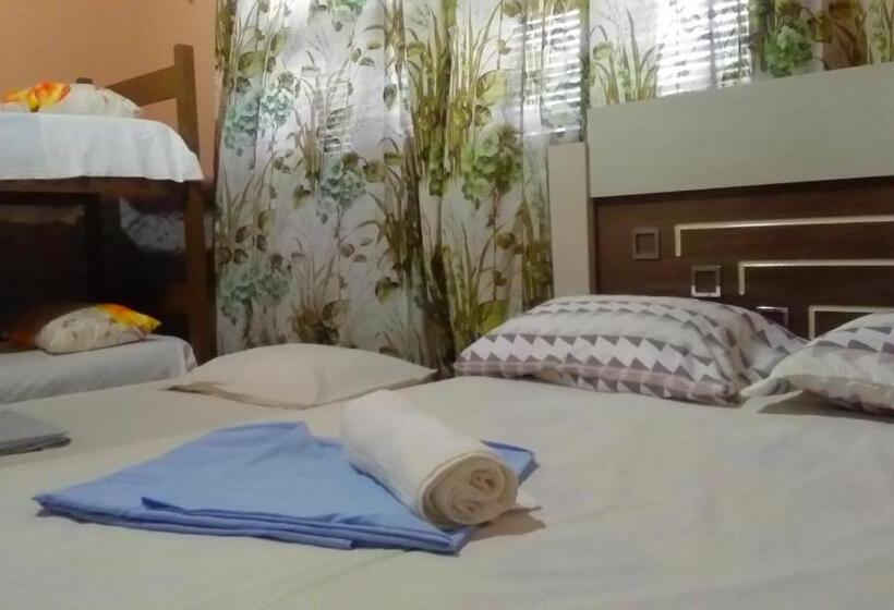 חדר משפחתי, Praieiro Hostel Albergue