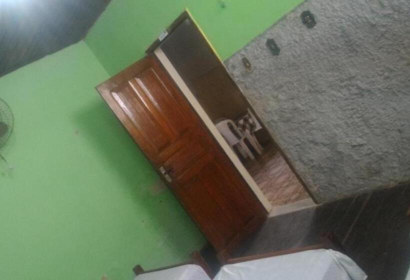 Трежместный Номер Economy, Praieiro Hostel Albergue