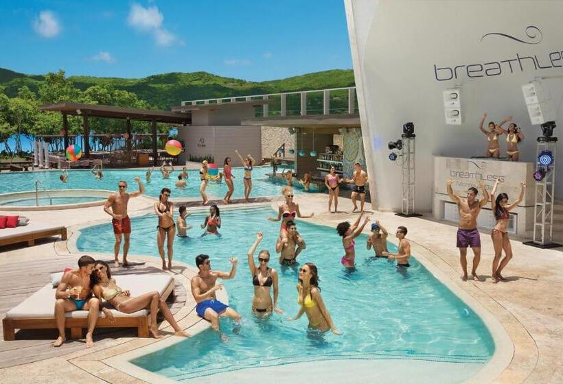 Juniorsuite Club met uitzicht op de tuin, Breathless Montego Bay