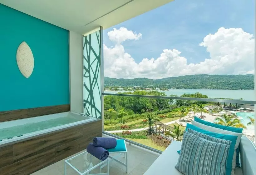سوئیت جونیور با تخت بزرگ, Breathless Montego Bay