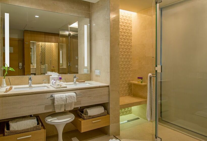 سوییت جونیور کلاب, Breathless Montego Bay