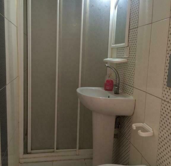 اتاق خانوادگی, Uyar Palace