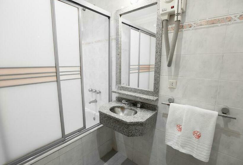 اتاق استاندارد سه نفره, Gran Hotel Ailen