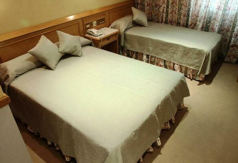 اتاق استاندارد سه نفره, Gran Hotel Ailen