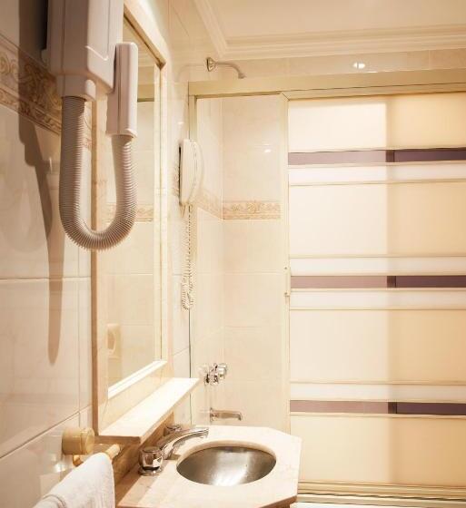 اتاق سوپریور سه تخته, Gran Hotel Ailen