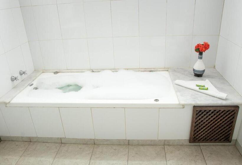 جناح مزود بجاكوزى, Pousada Casa Amarela