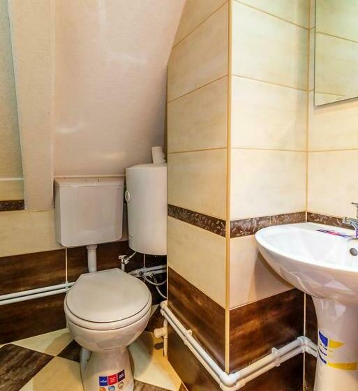 اتاق استاندارد با سرویس بهداشتی مشترک, Hostel Highlander