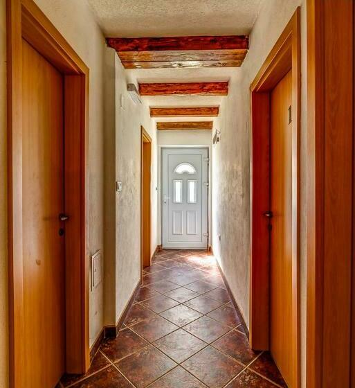 اتاق استاندارد با سرویس بهداشتی مشترک, Hostel Highlander