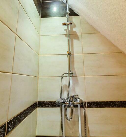 اتاق استاندارد با سرویس بهداشتی مشترک, Hostel Highlander