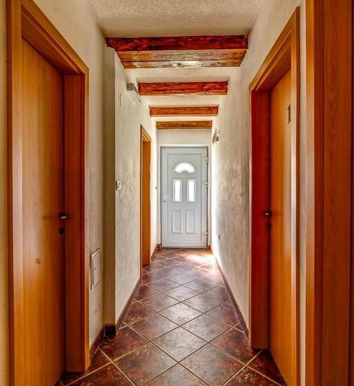 اتاق استاندارد چهارنفره با سرویس بهداشتی مشترک, Hostel Highlander