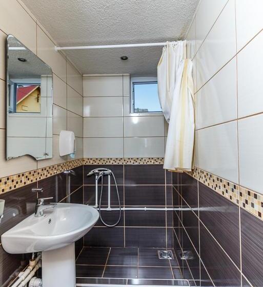 اتاق استاندارد چهارنفره با سرویس بهداشتی مشترک, Hostel Highlander