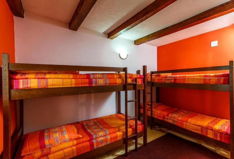 تختخواب در اتاق مشترک, Hostel Highlander
