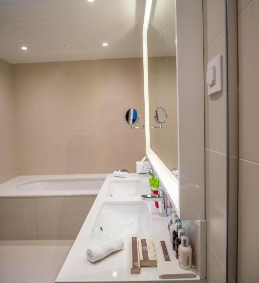 سوییت جونیور, Crowne Plaza Podgorica, An Ihg