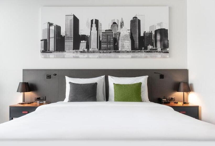 سوییت جونیور, Crowne Plaza Podgorica, An Ihg