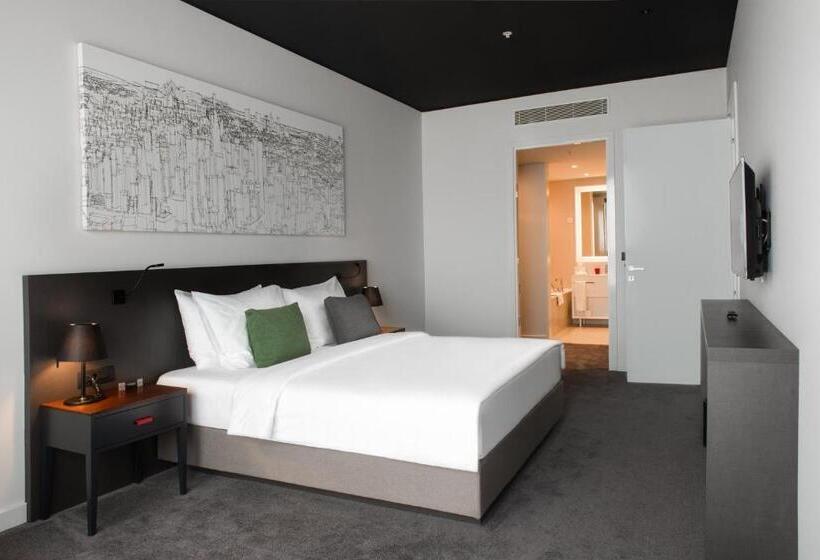 سوییت جونیور, Crowne Plaza Podgorica, An Ihg