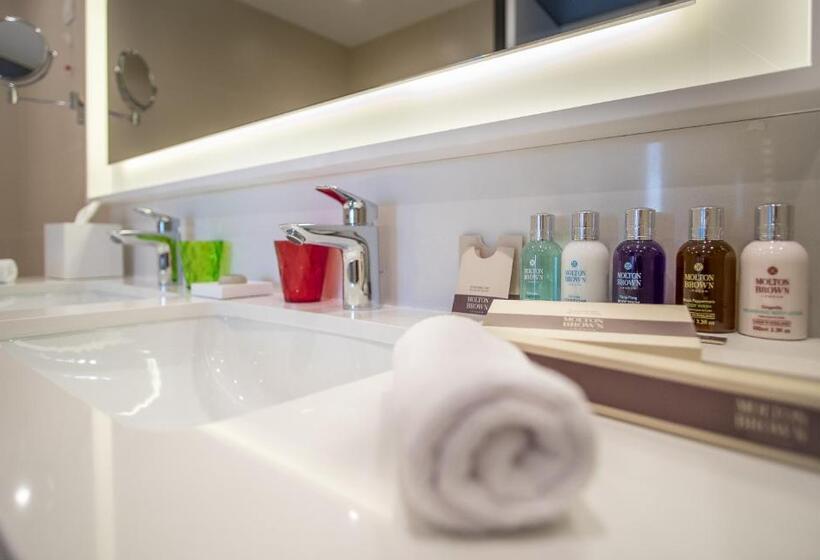 سوییت جونیور, Crowne Plaza Podgorica, An Ihg